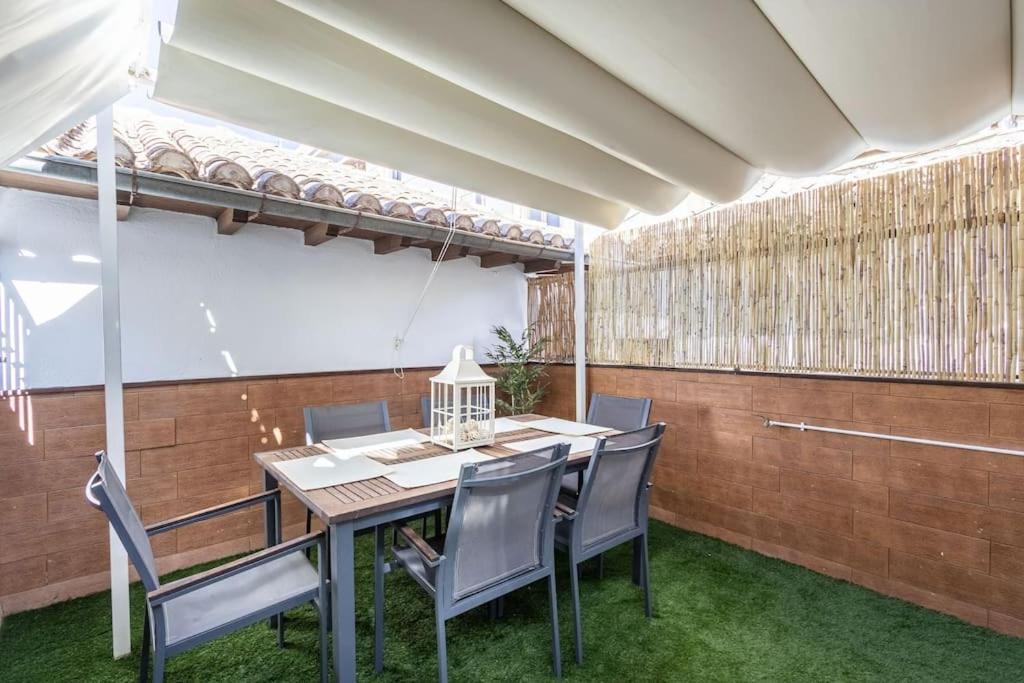 Apartamento Con Terraza A 4 Minutos De La Catedral Granada Eksteriør billede