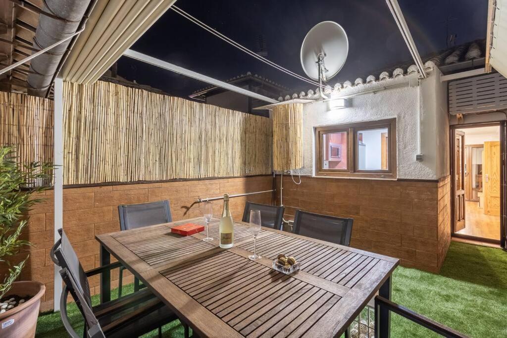 Apartamento Con Terraza A 4 Minutos De La Catedral Granada Eksteriør billede
