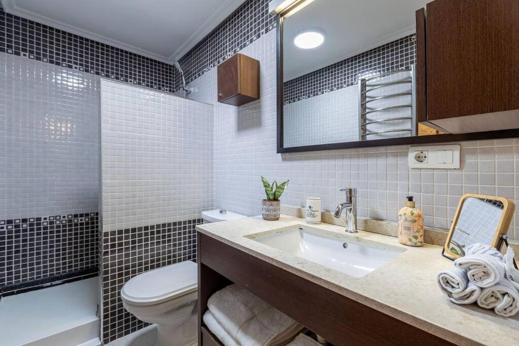 Apartamento Con Terraza A 4 Minutos De La Catedral Granada Eksteriør billede