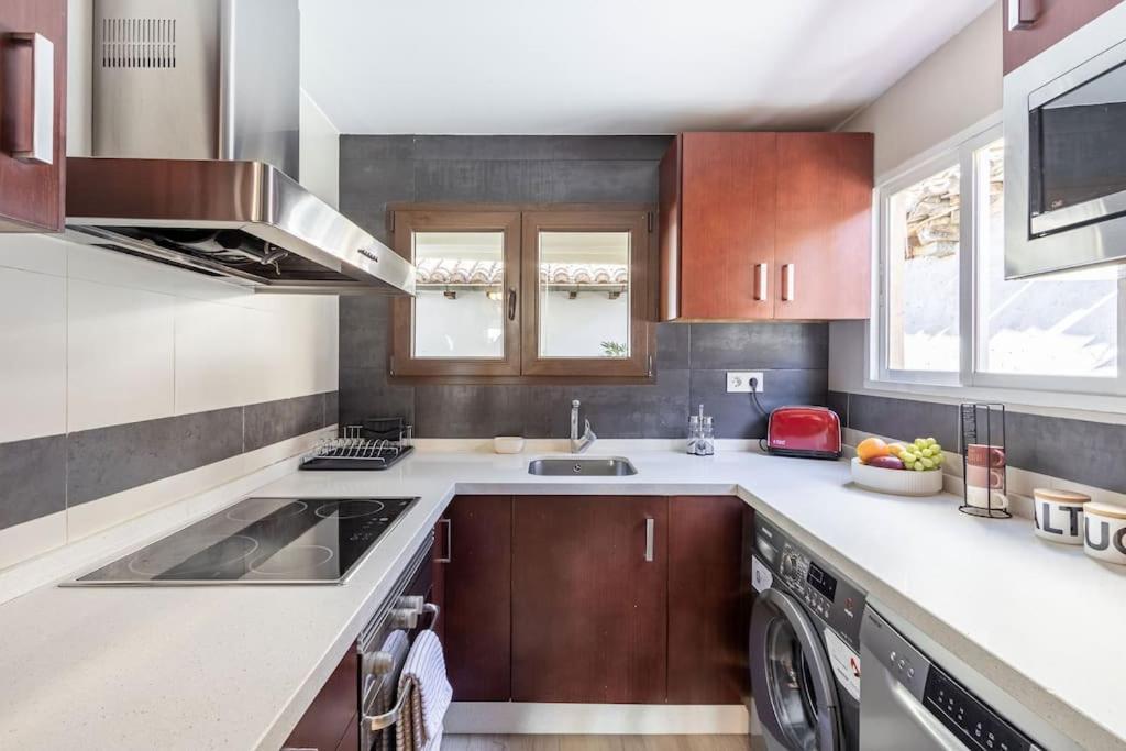 Apartamento Con Terraza A 4 Minutos De La Catedral Granada Eksteriør billede