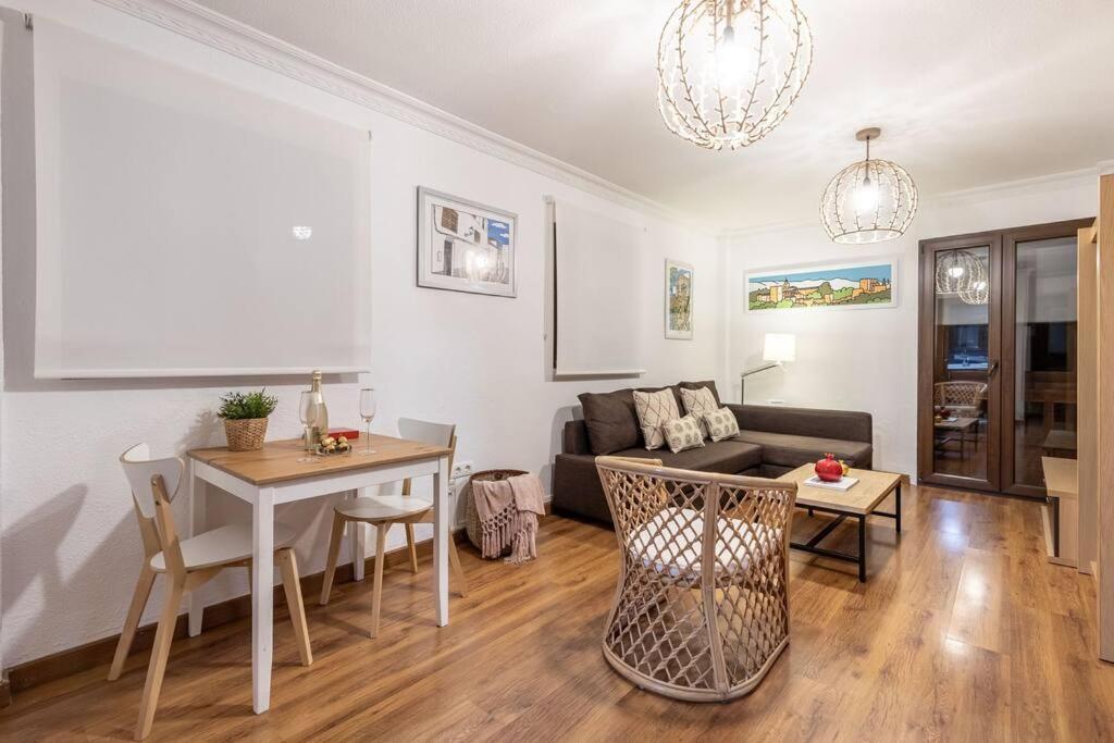 Apartamento Con Terraza A 4 Minutos De La Catedral Granada Eksteriør billede